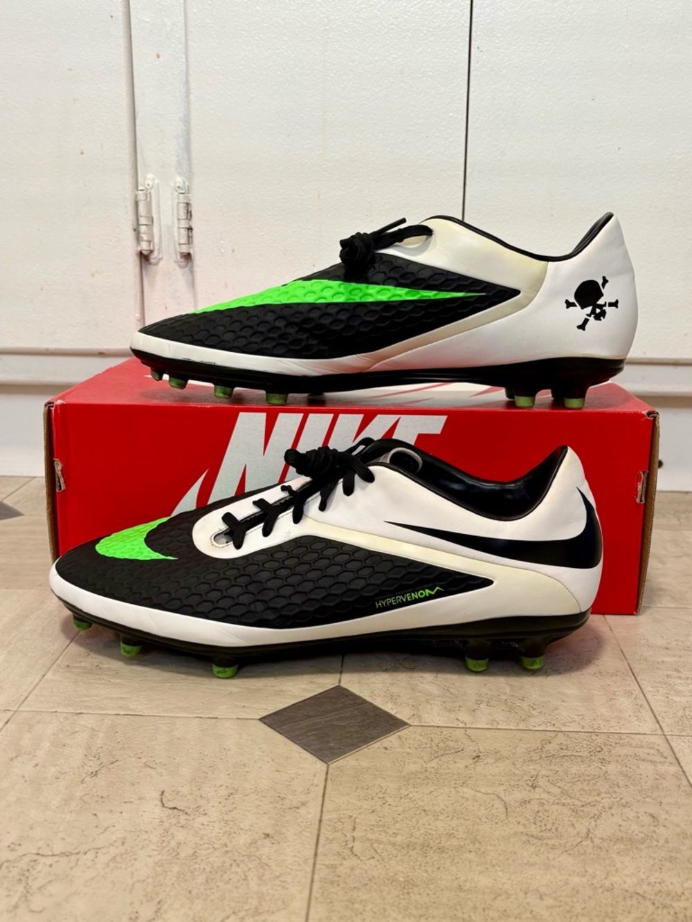 NIKE HYPERVENOM PHELON FG BLACK/NEO LIME/WHITE/METALLIC SILVER Sz 12 599730 031